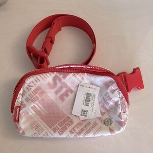 Everywhere Belt Bag 1L Manifesto Print Red